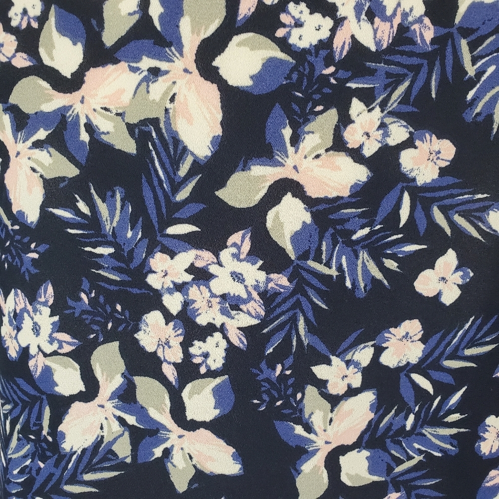 Skies Are Blue Floral Top - Picture 3 of 7